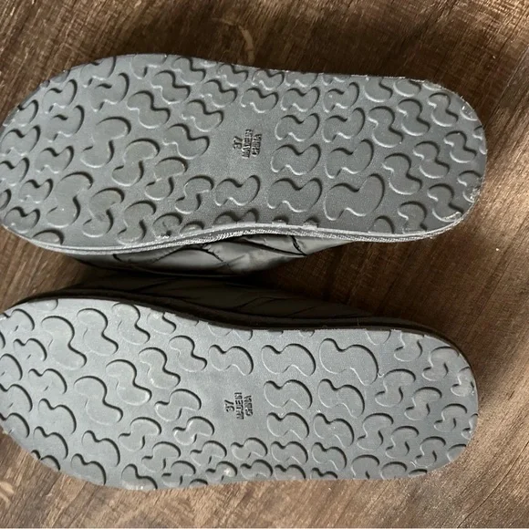 SKIMS Quilted Slide Slippers size 37 - Picture 4 of 4